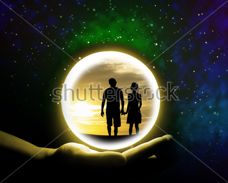 Картина Влюблённые в хрустальном шаре на ладони посреди сказочного ночного неба 