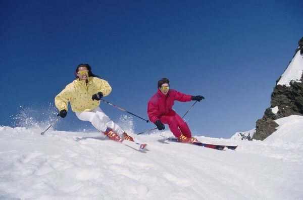 Лыжный спорт и плавание. Лыжник Постер. Yabuli Ski Resort. Ski Training Center.