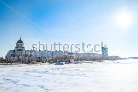 Постер Зимняя панорама Астрахани с видом на Владимирский собор со стороны Волги  