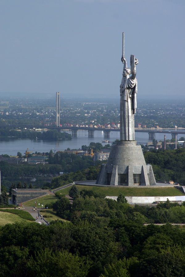 Родина мать в киеве фото что изображено