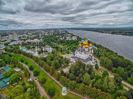 Картина маслом Прекрасная панорама Ярославля с Успенским собором в центре 