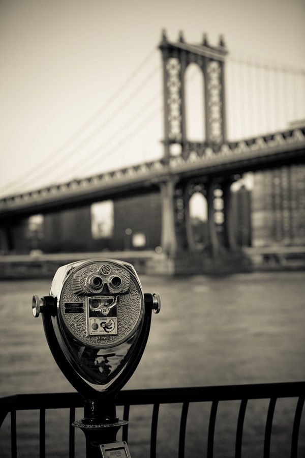 Постер Смотровая площадка возле моста в Нью-Йорке (An observation deck near the bridge in New York City)  
