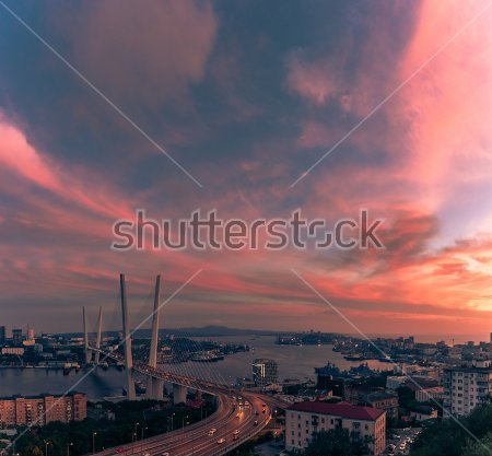 Картина Красивый закат над Владивостоком с видом на Золотой мост и бухту Золотой Рог 