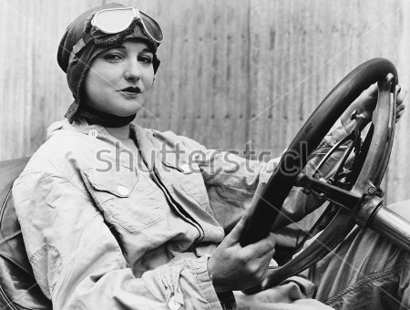 Картина маслом Старинная фотография с девушкой-водителем в шлеме за рулём автомобиля 