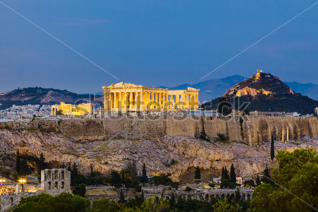 Картина Вид на ночной Акрополь в Афинах на фоне красивого пейзажа 