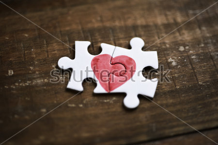 Картина Детали пазла с картинкой сердца на деревянном столе 