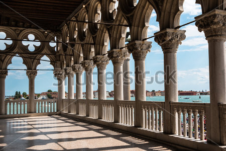 Постер Фрагмент внутреннего интерьера аркады Дворца Дожей в Венеции  