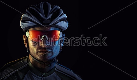 Картина Портрет велогонщика в шлеме и солнцезащитных очках на чёрном фоне 