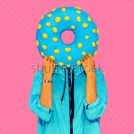 Картина Яркий коллаж с любителем пончиков в голубой одежде на розовом фоне 