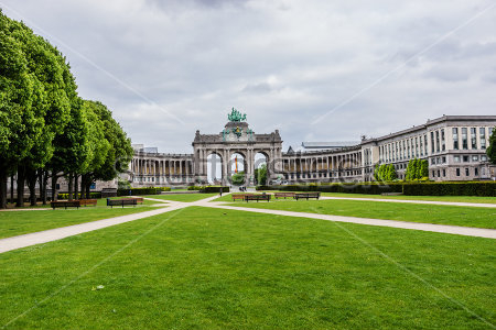 Картина Триумфальная арка в Парке пятидесятилетия в центре Брюсселя 